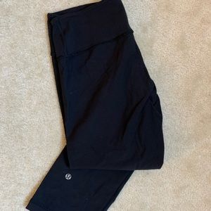 Black lululemon leggings.